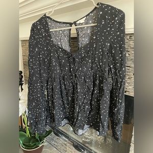 Cute black and white top with stars, tie in front